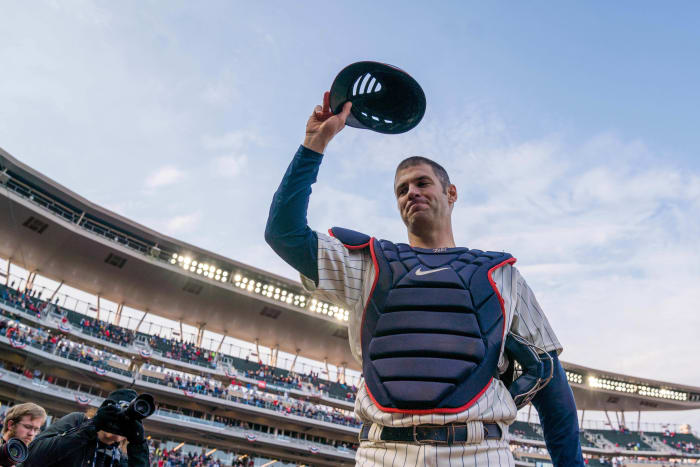Sep 30, 2018; Minneapolis, MN, USA; Minnesota Twins first baseman Joe Mauer (7) salutes the fans after the game against Chicago White Sox at Target Field.